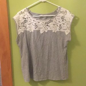 Grey loft T-shirt with open white floral top
